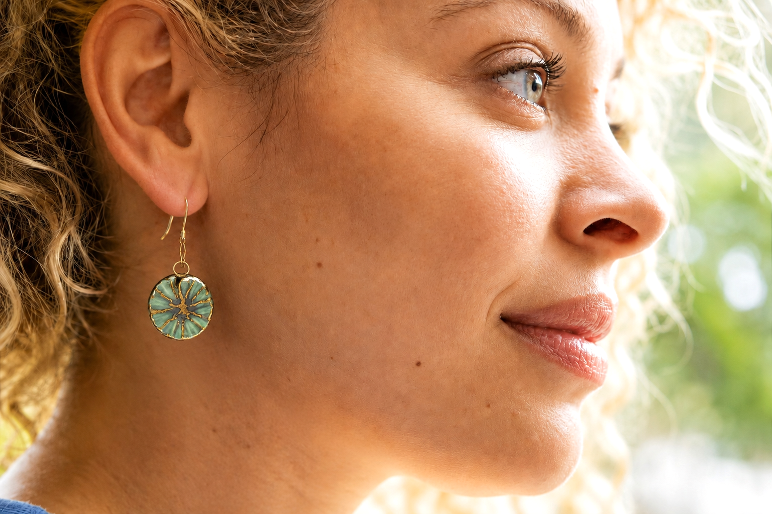 Boucle d'oreille en porcelaine et or