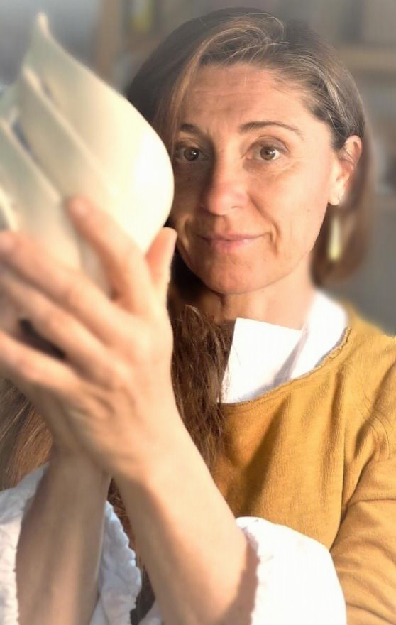 Portrait d'Ani Laure Boyer dans son atelier